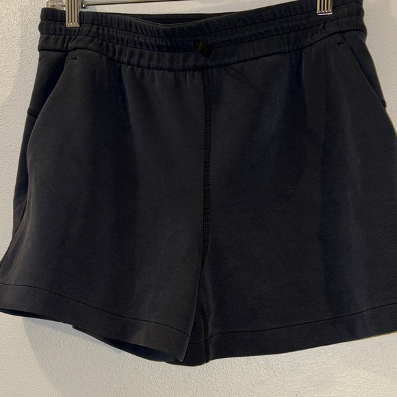 Lululemon Athletica Black Athletic Shorts size 8 - Picture 2 of 9